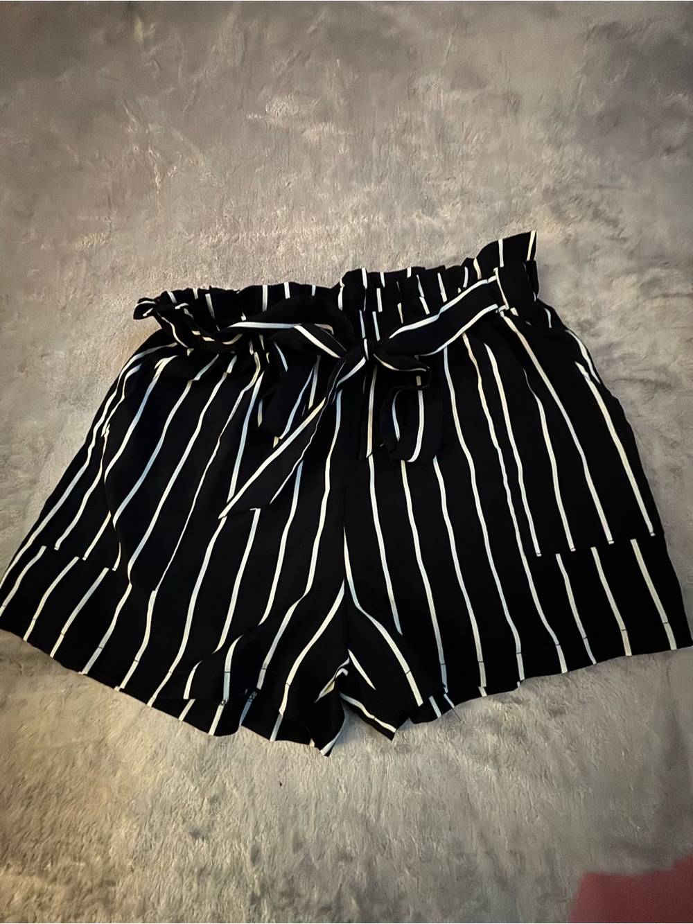 Woman’s dressy navy blue stripe shorts size L